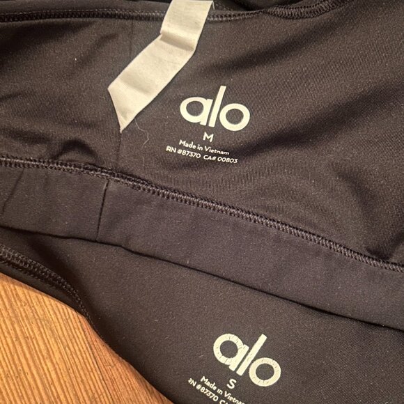 Alo Yoga Airlift Set: 5in Energy Short and Intrigue Bra - Picture 4 of 4